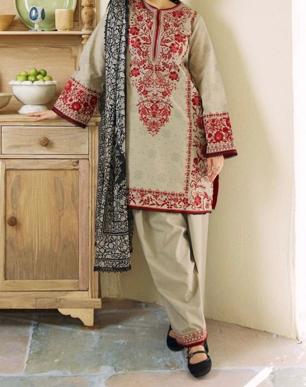 Lawn embroidered unstitched 3 piece in Pakistan