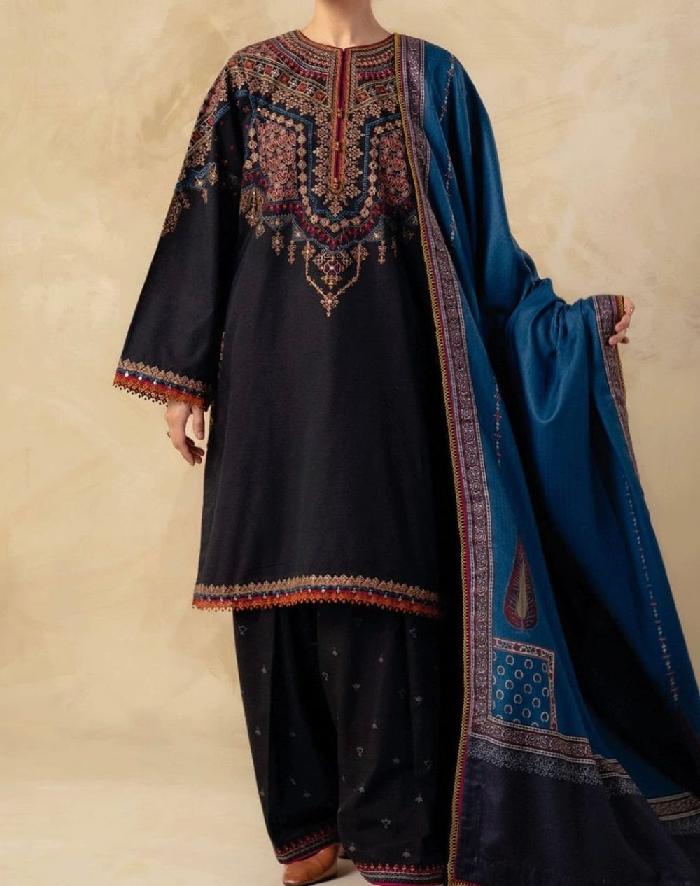 Lawn embroidered unstitched 3 piece in Pakistan