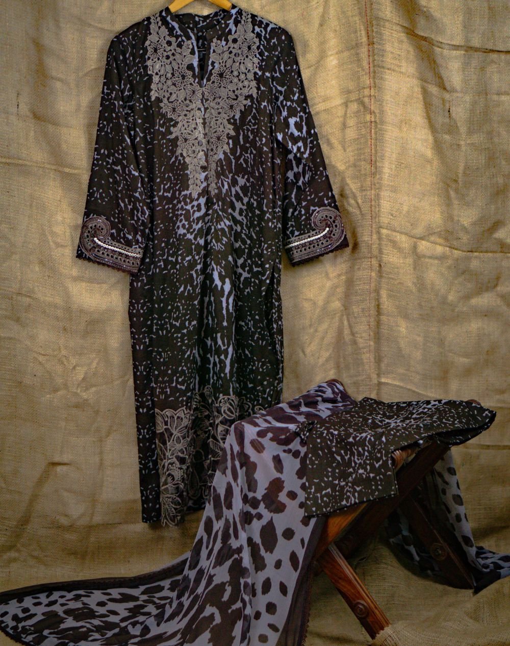 casual 3 piece lawn suit in Pakistan