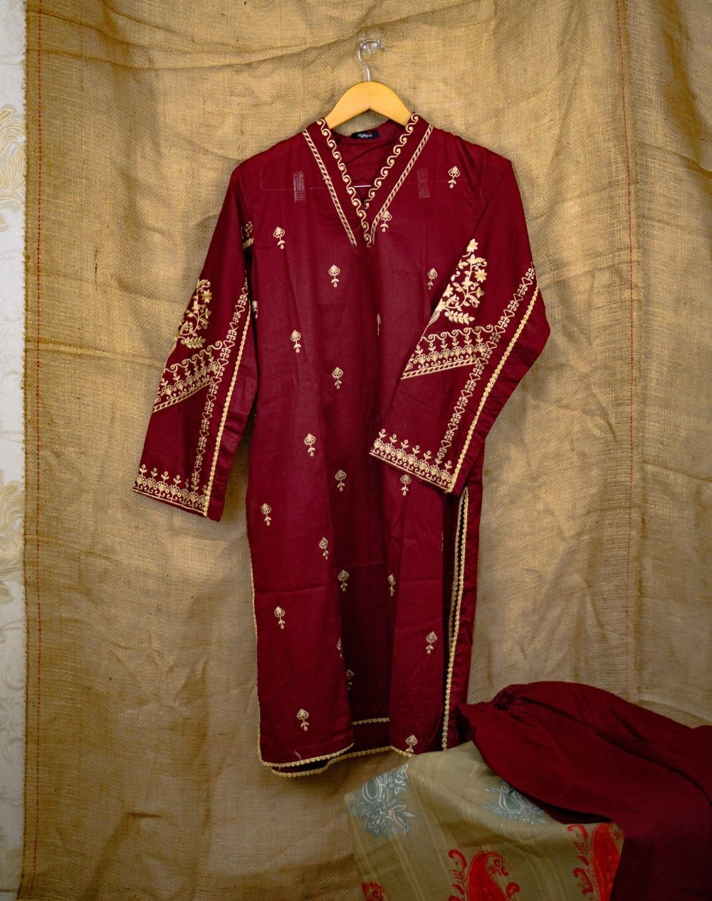 Casual embroidered 3 piece suit in Pakistan